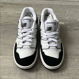 New Balance Black and White Sneakers Classic Design